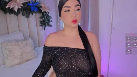 Snapshot of alissyadanger chatting on November 21, 4:44 am TATIS online show from November 21, 4:44 am