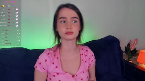 Snapshot of alivialovely chatting on October 12, 12:59 pm Alivia online show from October 12, 12:59 pm