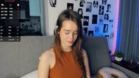 Snapshot of alivialovely chatting on November 6, 9:21 am Alivia online show from November 6, 9:21 am