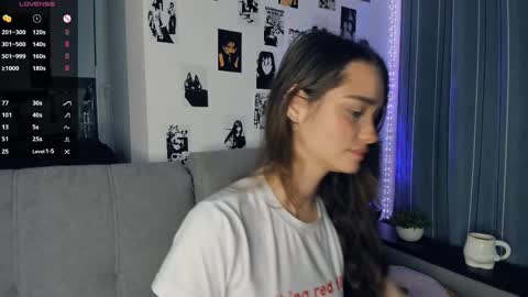 Snapshot of alivialovely chatting on November 7, 10:26 am Alivia online show from November 7, 10:26 am