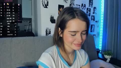 Snapshot of alivialovely chatting on November 9, 9:18 am Alivia online show from November 9, 9:18 am