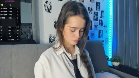 Snapshot of alivialovely chatting on November 12, 9:32 am Alivia online show from November 12, 9:32 am