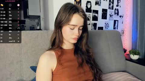 Snapshot of alivialovely chatting on November 28, 9:34 am Alivia online show from November 28, 9:34 am