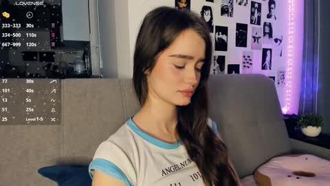 Snapshot of alivialovely chatting on December 15, 10:08 am Alivia online show from December 15, 10:08 am