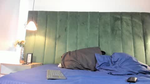 Snapshot of alixxxe_ chatting on October 13, 1:33 pm A L I X X X E  online show from October 13, 1:33 pm