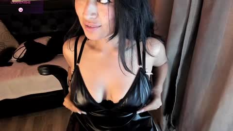 Snapshot of alizee__ chatting on December 13, 5:38 am Alizee online show from December 13, 5:38 am