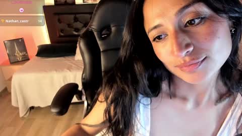 Snapshot of alizee__ chatting on December 15, 6:59 pm Alizee online show from December 15, 6:59 pm