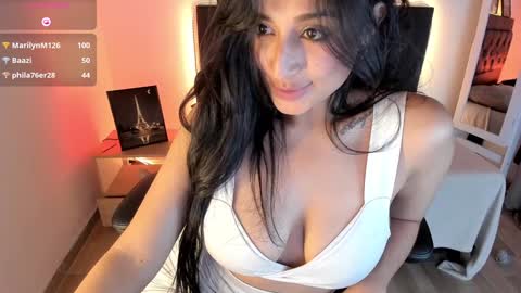 Snapshot of alizee__ chatting on December 16, 4:55 am Alizee online show from December 16, 4:55 am