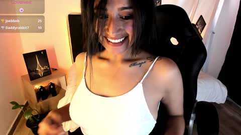 Snapshot of alizee__ chatting on December 24, 2:33 pm Alizee online show from December 24, 2:33 pm