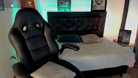 Snapshot of alizee__ chatting on January 29, 10:53 pm Alizee online show from January 29, 10:53 pm