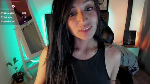 Snapshot of alizee__ chatting on February 1, 4:24 am Alizee online show from February 1, 4:24 am