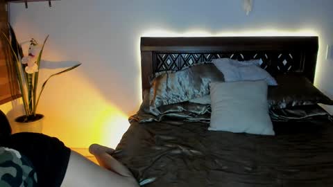 Andrea..... online show from April 12, 11:43 pm