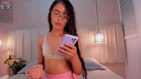 Snapshot of alizza_ chatting on September 15, 11:43 am alizza_ online show from September 15, 11:43 am