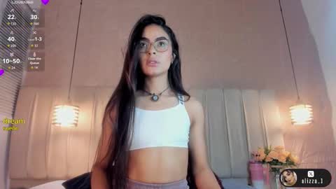 Snapshot of alizza_ chatting on November 9, 11:41 am alizza_ online show from November 9, 11:41 am