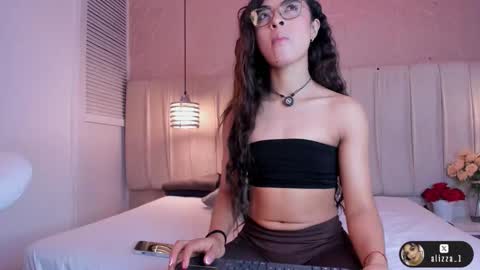 alizza_ online show from February 11, 11:37 am