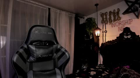   online show from December 3, 1:30 am