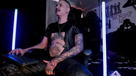   online show from December 8, 5:33 pm