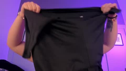 Snapshot of allasska_ chatting on March 10, 1:12 am Laura online show from March 10, 1:12 am