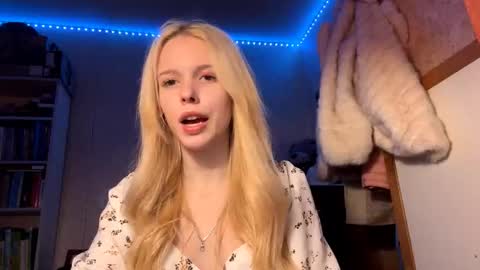 Lina online show from December 5, 5:42 pm