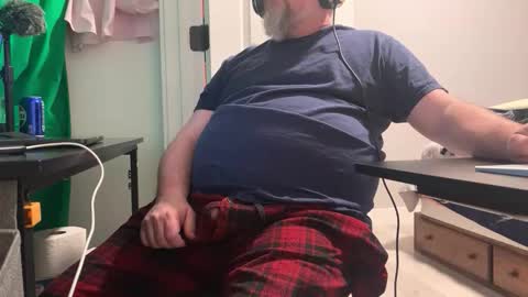 Allergictolove online show from February 3, 12:09 am