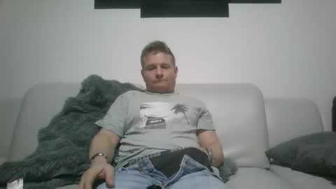 Snapshot of alles594462 chatting on February 9, 6:23 pm alles594462 online show from February 9, 6:23 pm