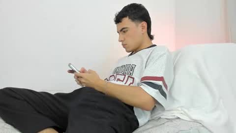 Snapshot of allexserrano chatting on December 12, 10:13 am Allex online show from December 12, 10:13 am