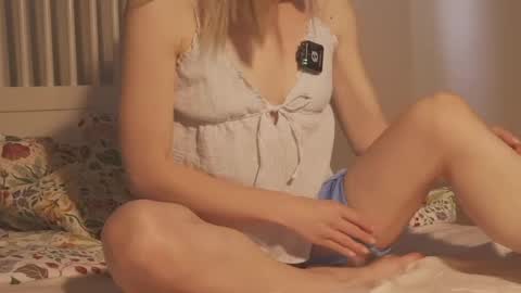 Snapshot of allfine_ chatting on June 7, 7:45 am Alice online show from June 7, 7:45 am