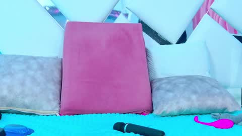 Snapshot of alliciakim chatting on January 19, 1:21 am Allicia online show from January 19, 1:21 am