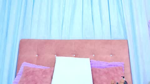 Snapshot of alliciakim chatting on December 2, 7:20 pm Allicia online show from December 2, 7:20 pm