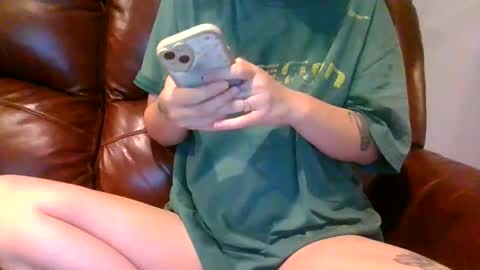 Snapshot of alliebearx chatting on November 7, 4:40 pm alliebearx online show from November 7, 4:40 pm