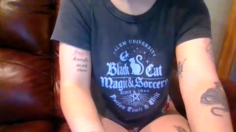 Snapshot of alliebearx chatting on November 14, 5:33 pm alliebearx online show from November 14, 5:33 pm