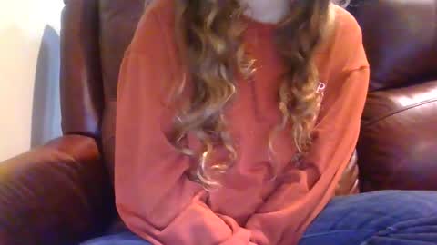 Snapshot of alliebearx chatting on November 23, 1:27 am alliebearx online show from November 23, 1:27 am