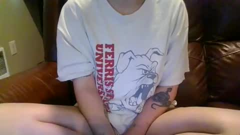 alliebearx online show from February 13, 4:19 am