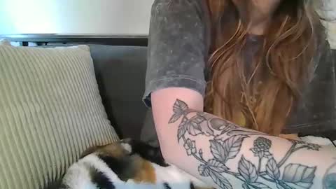 Snapshot of alliebearx chatting on April 27, 8:07 pm alliebearx online show from April 27, 8:07 pm