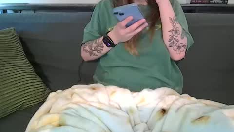 Snapshot of alliebearx chatting on May 1, 6:34 pm alliebearx online show from May 1, 6:34 pm