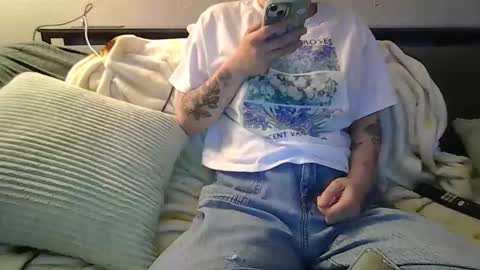 Snapshot of alliebearx chatting on June 3, 4:37 am alliebearx online show from June 3, 4:37 am
