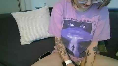 Snapshot of alliebearx chatting on June 13, 3:26 am alliebearx online show from June 13, 3:26 am