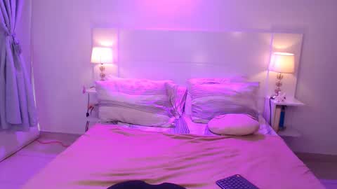 allieemod online show from November 30, 8:13 pm