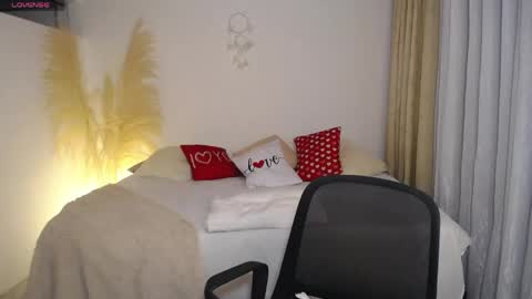 Allie  online show from April 21, 6:12 pm