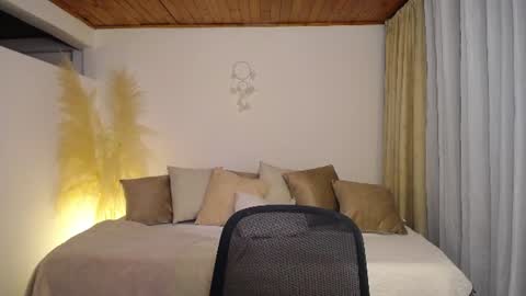 Allie  online show from August 1, 3:17 am