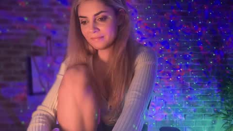 Allie online show from December 17, 2:44 pm