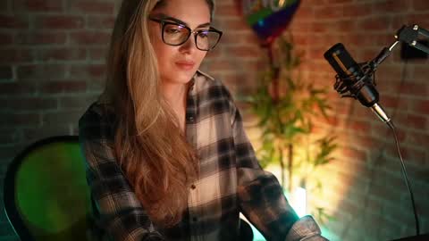 Allie online show from December 24, 5:38 am