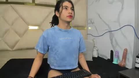 Snapshot of allison_69ts chatting on November 11, 3:50 am allison_69ts online show from November 11, 3:50 am