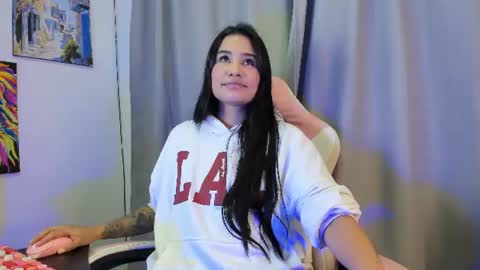 Snapshot of allison_love chatting on June 13, 2:09 am allison online show from June 13, 2:09 am