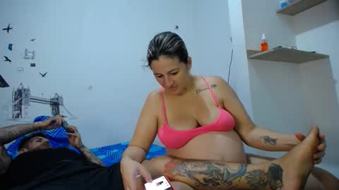 Snapshot of allisonbaby_ chatting on April 28, 4:28 am allison online show from April 28, 4:28 am