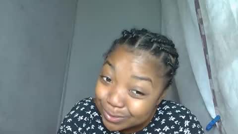 Snapshot of allizida01 chatting on December 19, 4:52 am allizida01 online show from December 19, 4:52 am
