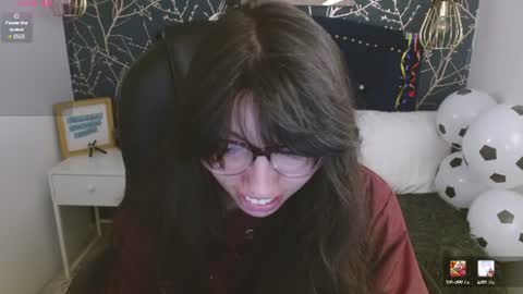 Snapshot of alllyson_ chatting on June 16, 8:55 pm alison online show from June 16, 8:55 pm