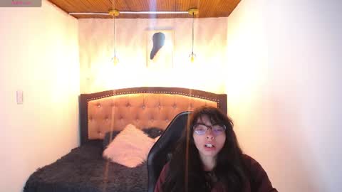 Snapshot of alllyson_ chatting on June 17, 7:48 pm alison online show from June 17, 7:48 pm