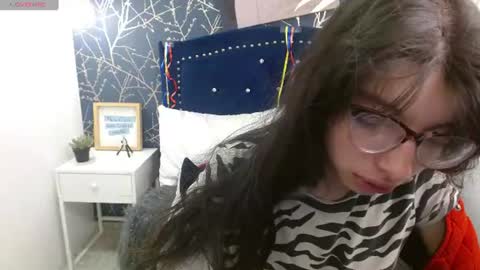 Snapshot of alllyson_ chatting on June 29, 12:05 pm alison online show from June 29, 12:05 pm
