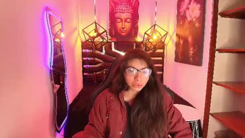 Snapshot of alllyson_ chatting on July 1, 8:19 pm alison online show from July 1, 8:19 pm